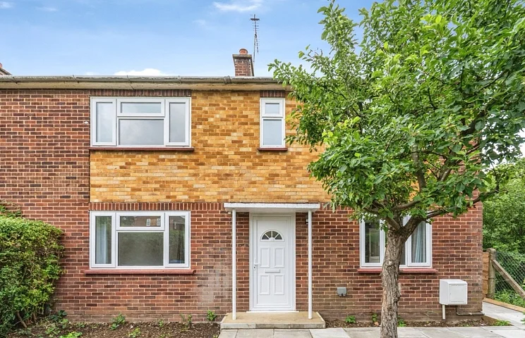 House Hilltop Close in Sunninghill and Ascot