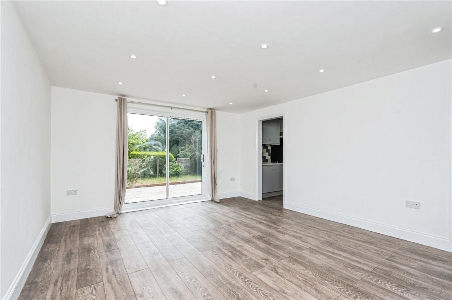 House Hilltop Close in Sunninghill and Ascot