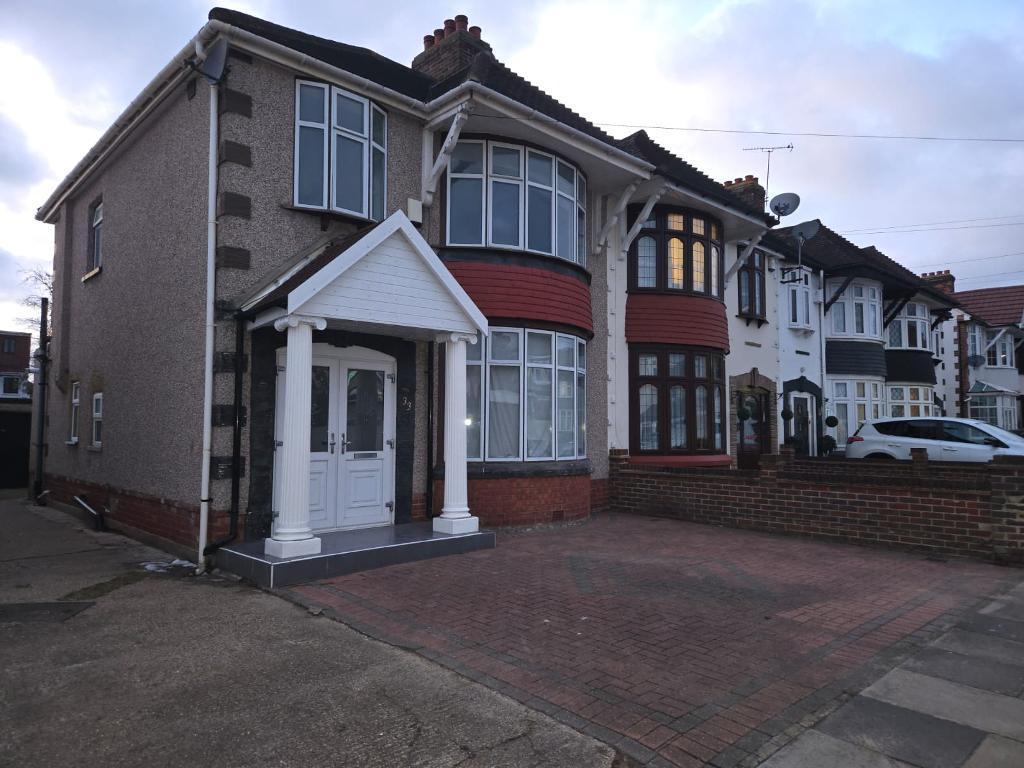House Sandhurst Drive in Greater London