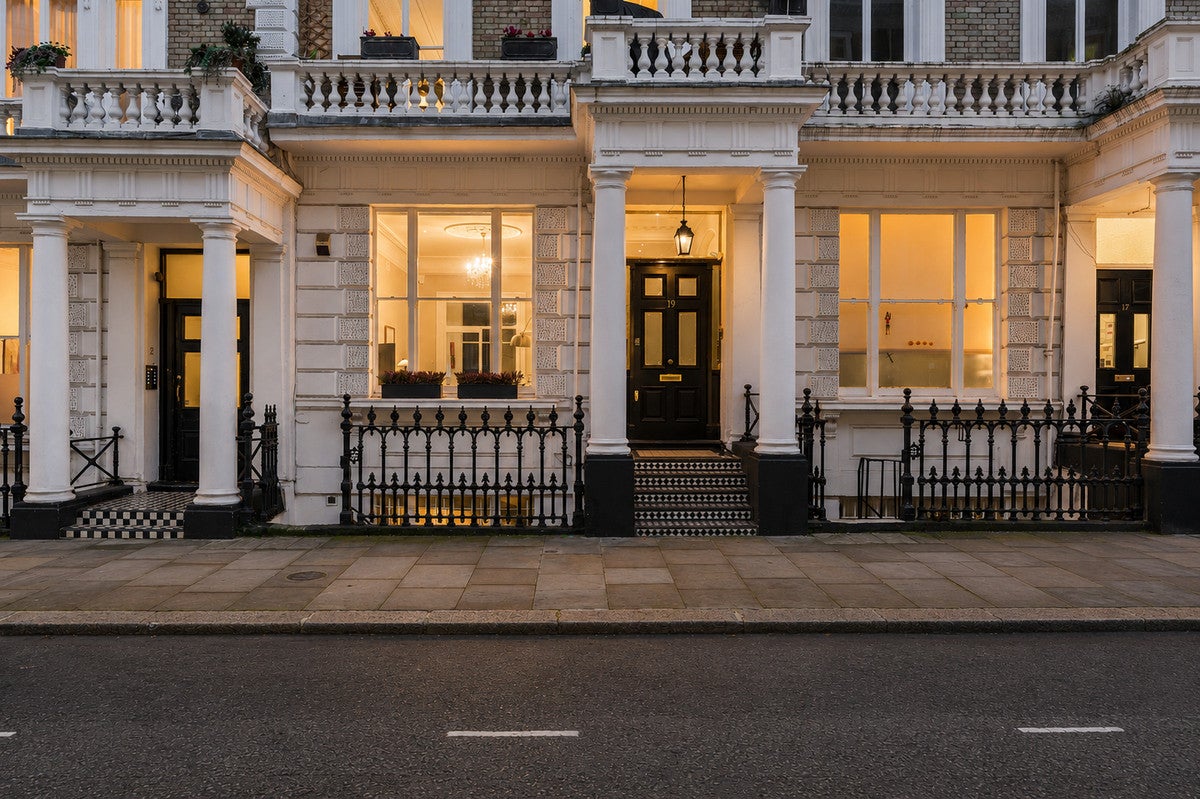 Flat Clanricarde Gardens in Greater London