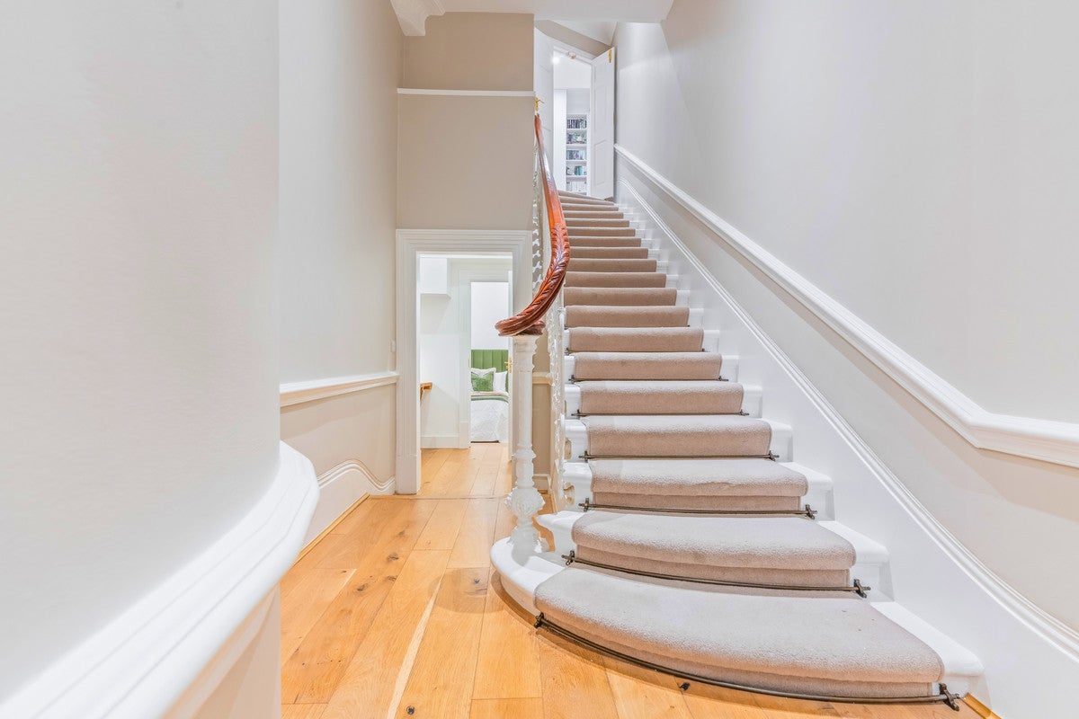 Flat Clanricarde Gardens in Greater London