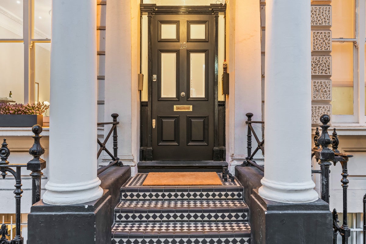 Flat Clanricarde Gardens in Greater London