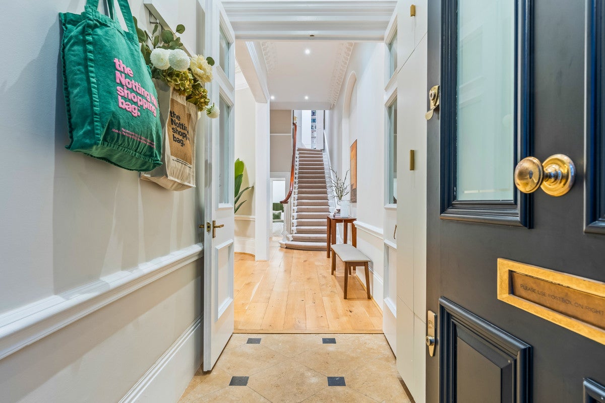 Flat Clanricarde Gardens in Greater London