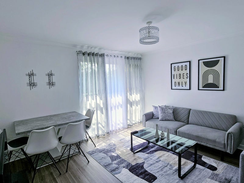 Flat Stenhouse Gardens in City of Edinburgh