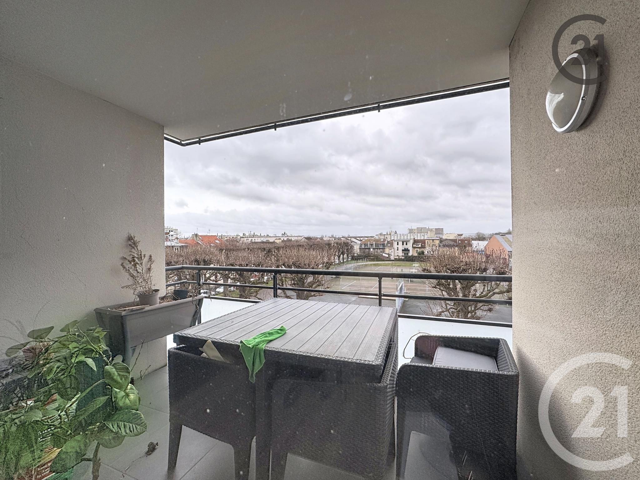 Flat Rue de Courcelles in Reims