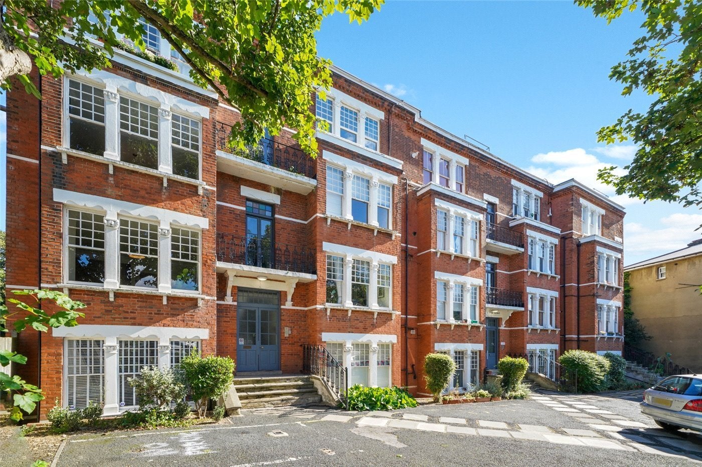 Flat Devonshire Road in Greater London