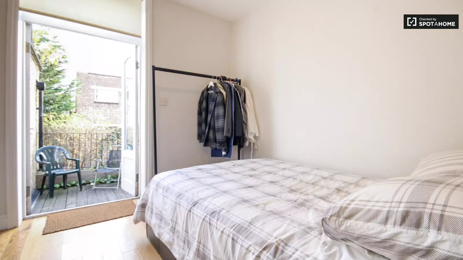 Flat Banbury Road in Greater London