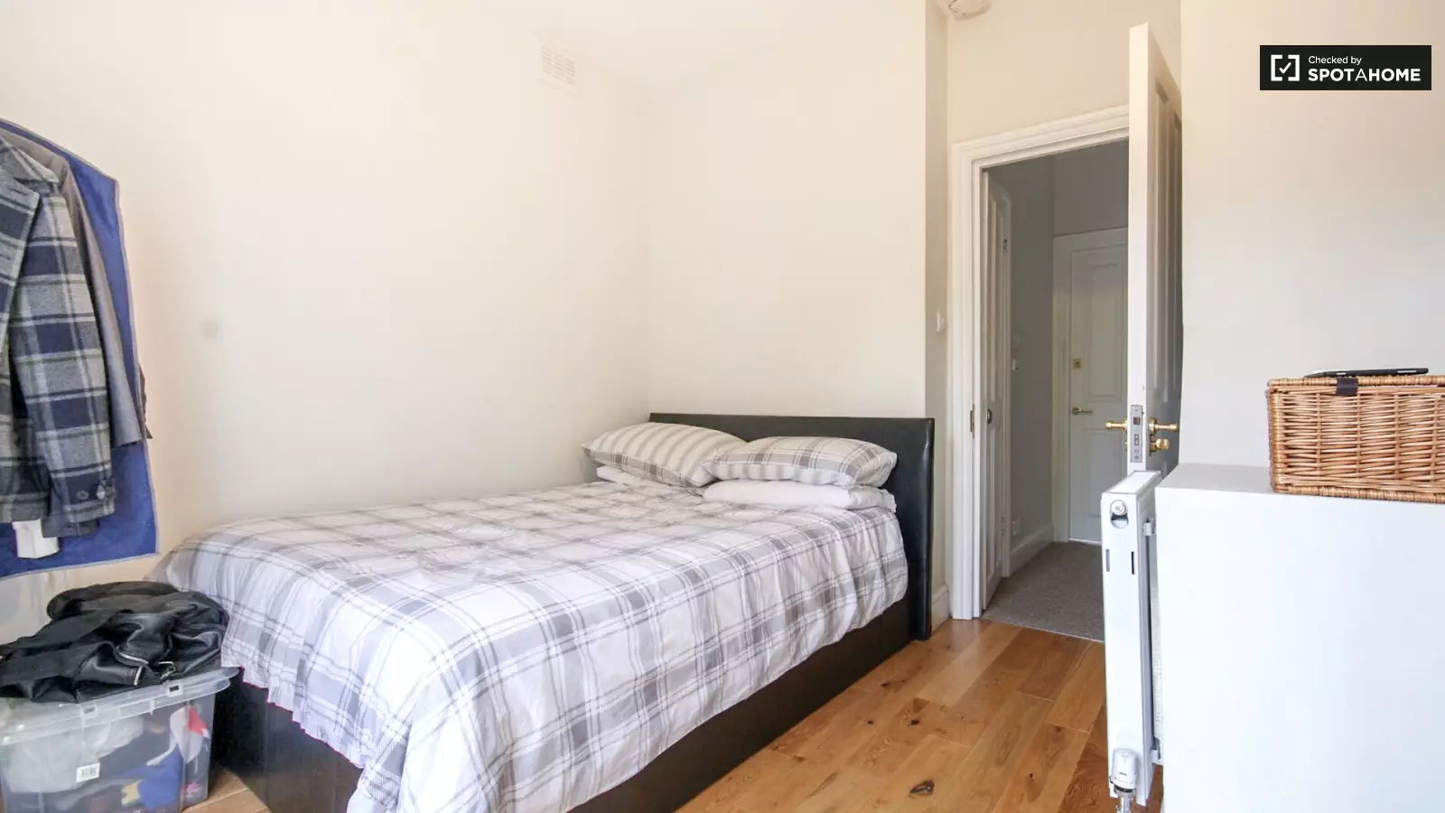 Flat Banbury Road in Greater London