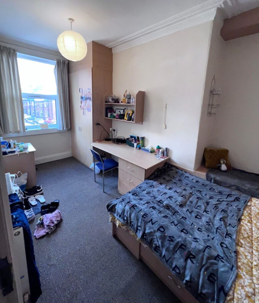 Flat Estcourt Avenue in Leeds