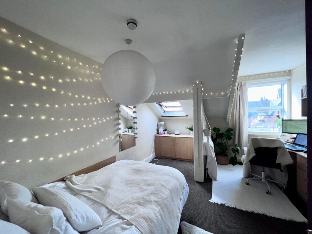 Flat Estcourt Avenue in Leeds