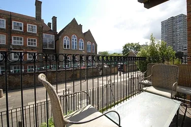 Flat Randall Close in Greater London