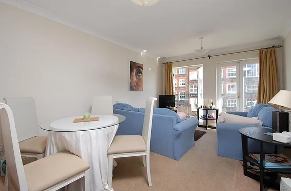 Flat Randall Close in Greater London