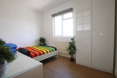 Flat Mafeking Road in Brighton
