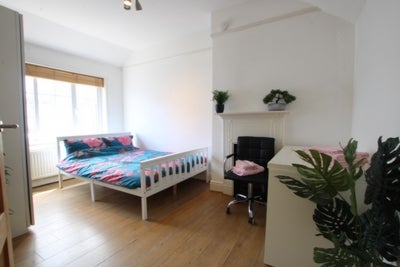 Flat Mafeking Road in Brighton