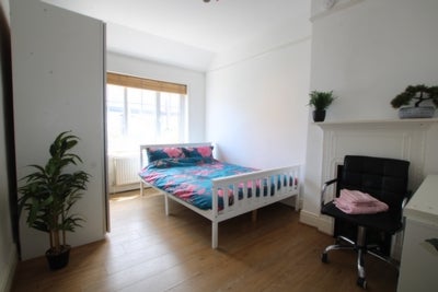 Flat Mafeking Road in Brighton