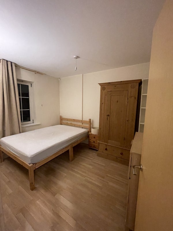 Flat Oxford Drive in Greater London