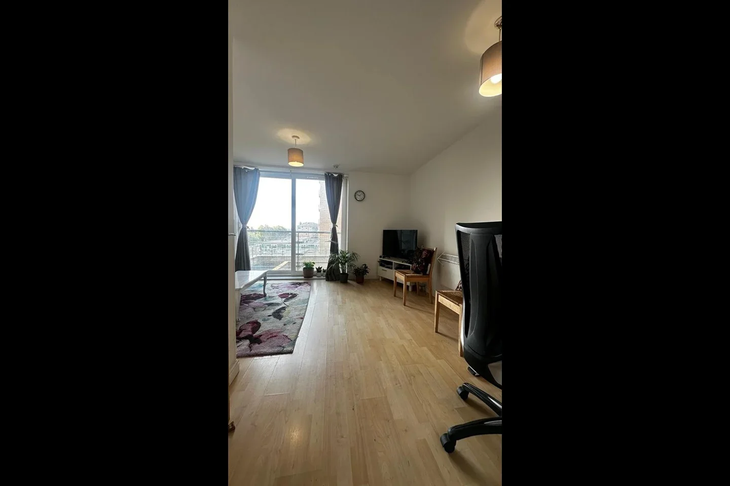 Flat Bedfont Lane in Greater London