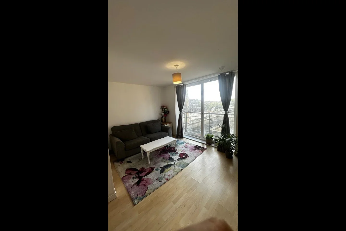 Flat Bedfont Lane in Greater London
