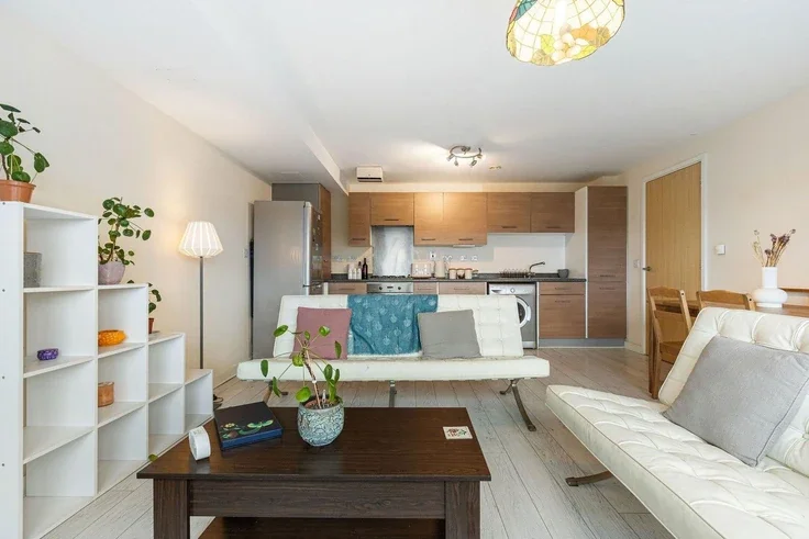 Flat Cottage Road in Greater London