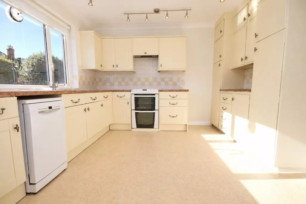 House Quennell Close in Mole Valley