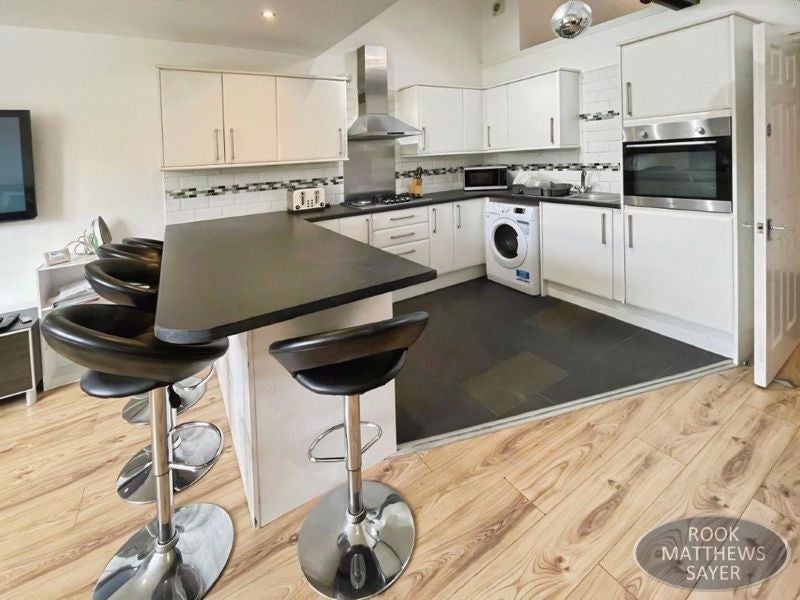 Flat Osborne Terrace in Newcastle upon Tyne