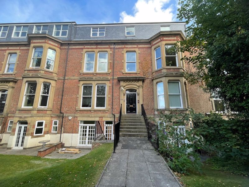 Flat Osborne Terrace in Newcastle upon Tyne