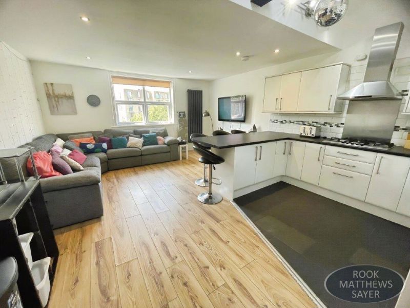 Flat Osborne Terrace in Newcastle upon Tyne