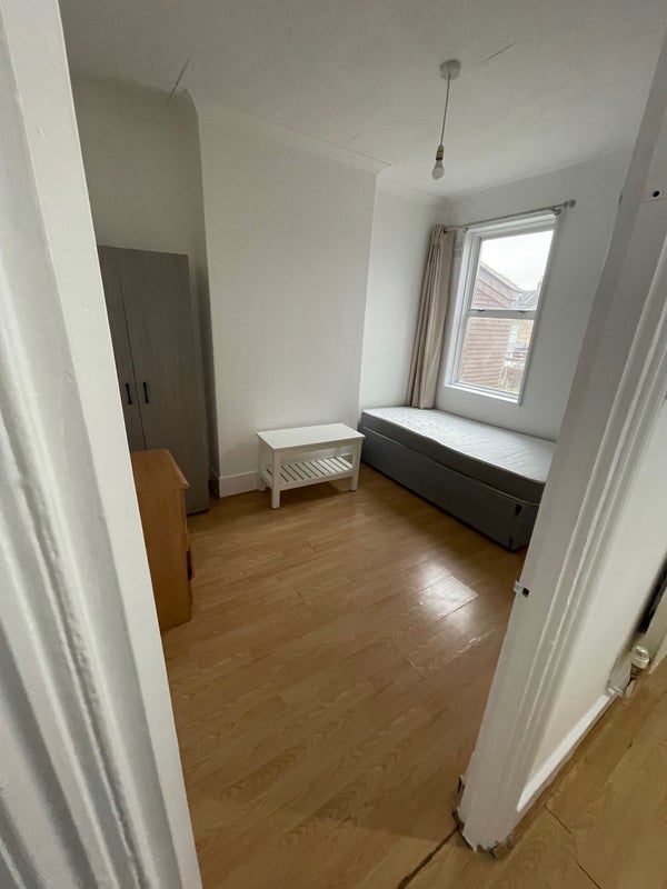 Room Third Avenue in Greater London