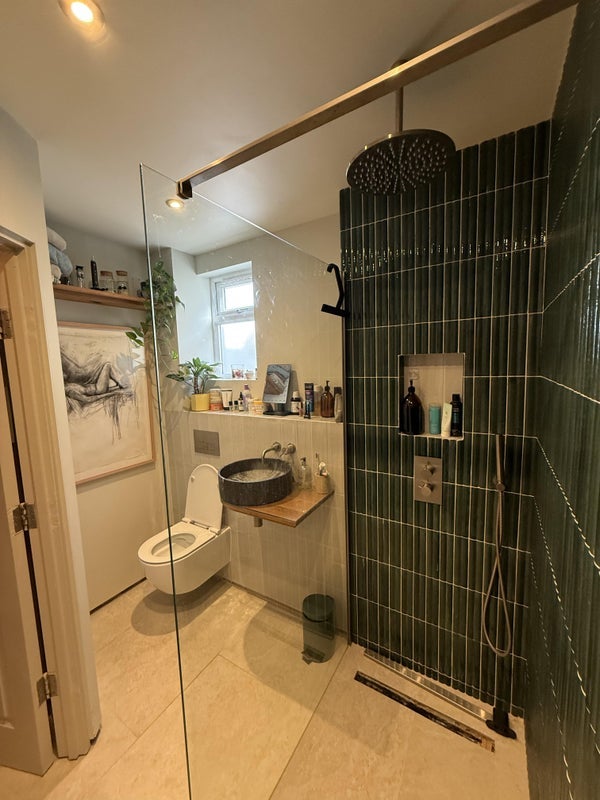 Room Blackhorse Road in Greater London