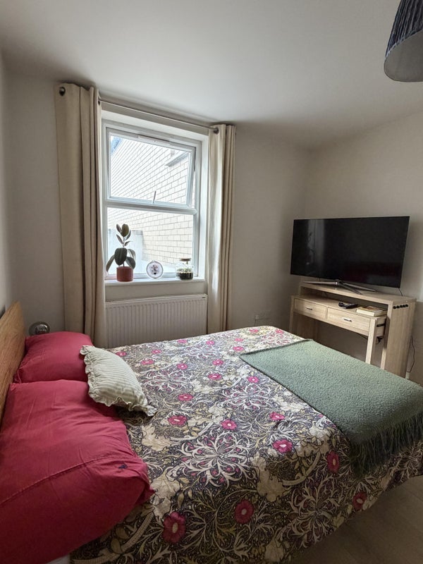 Room Blackhorse Road in Greater London