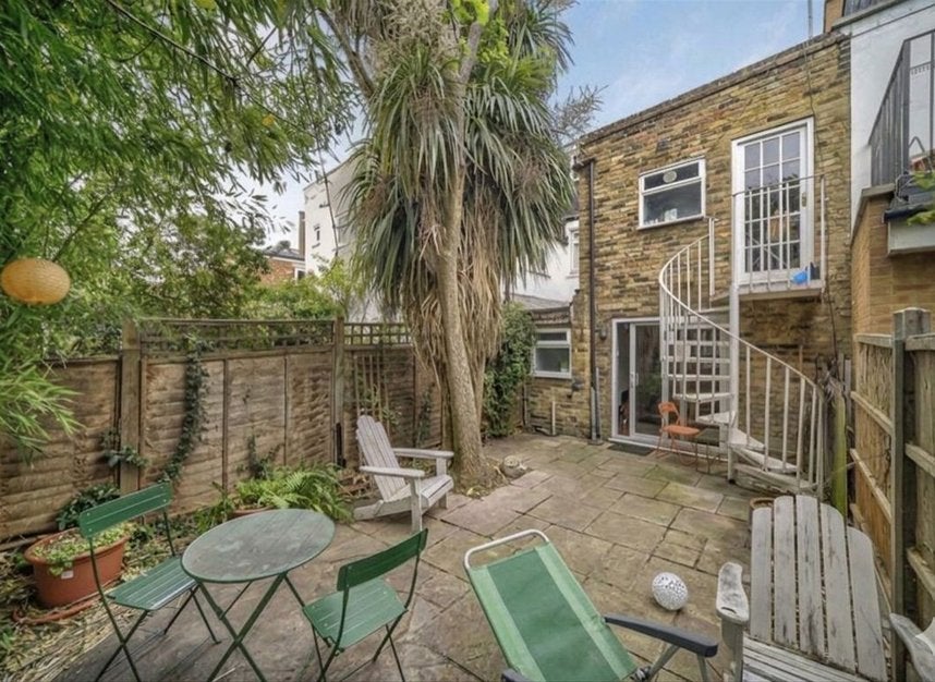 Flat Averill Street in Greater London