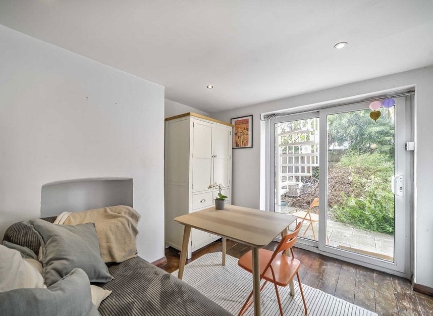 Flat Averill Street in Greater London