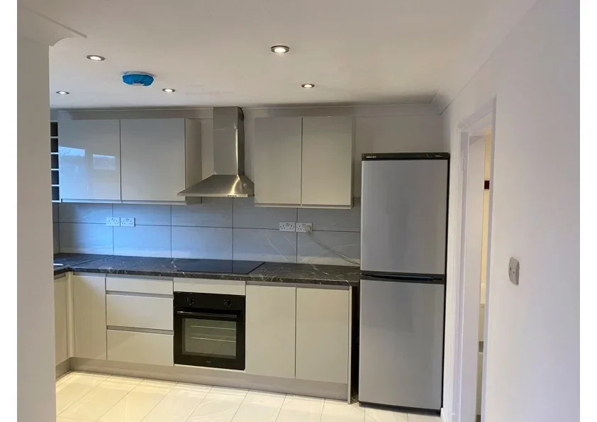 Flat Station Road in Reigate and Banstead