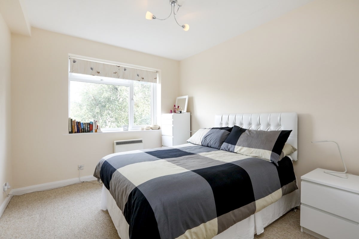Flat Worple Road in Greater London