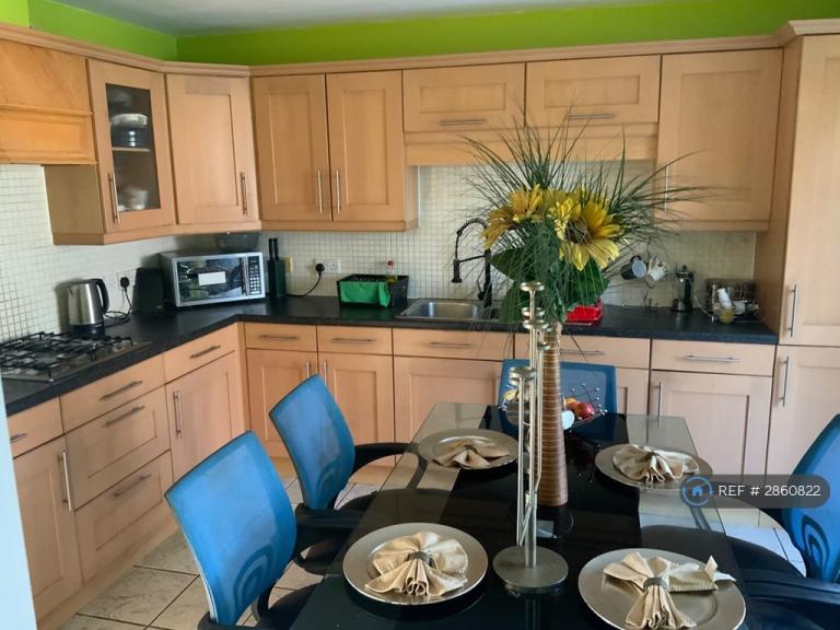 Room Melrose Avenue in Greater London