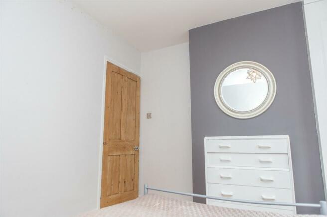 Flat Nettles Terrace in Guildford