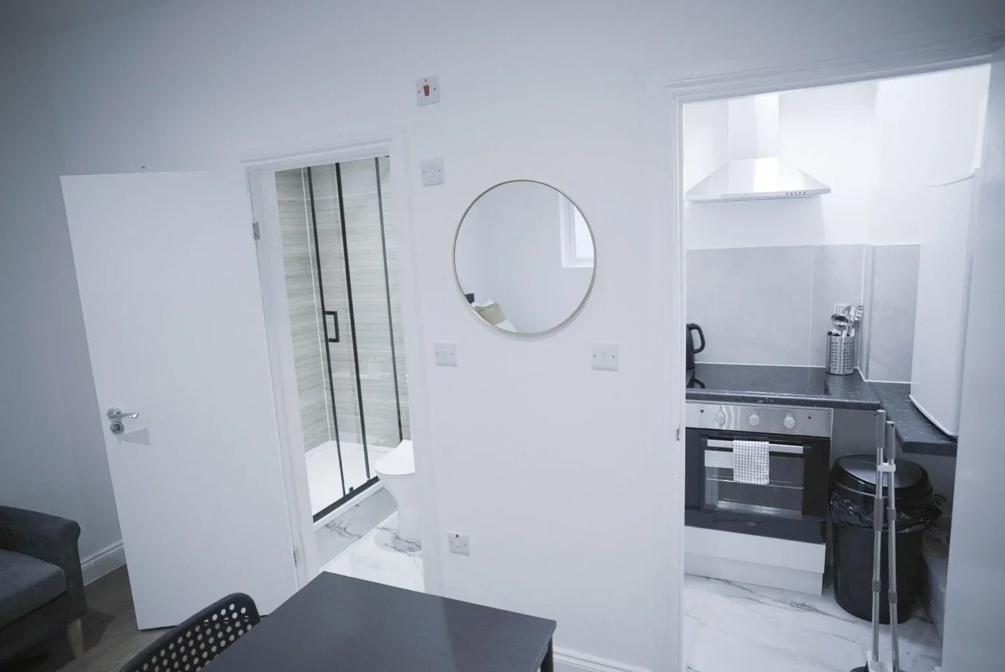 Flat Kingsland Road in Greater London