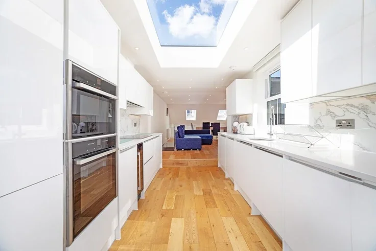 Flat Dawes Road in Greater London