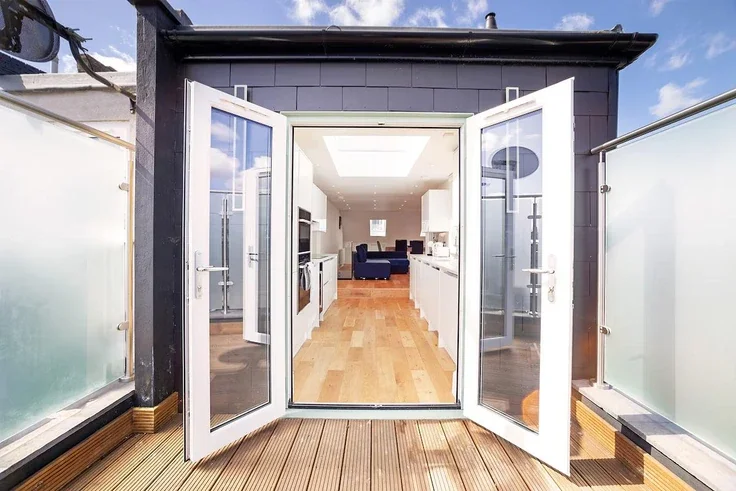 Flat Dawes Road in Greater London