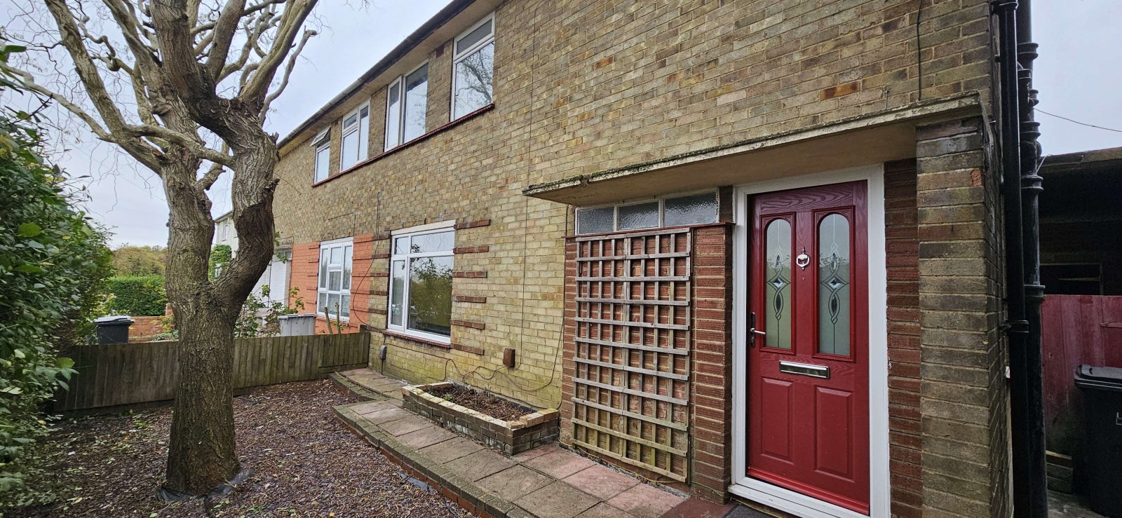 House Wellhouse Close in Luton