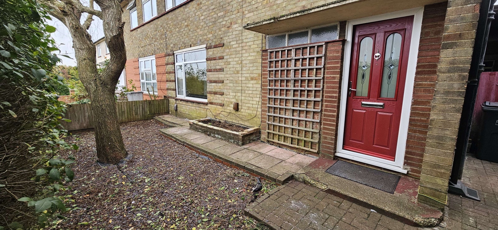 House Wellhouse Close in Luton