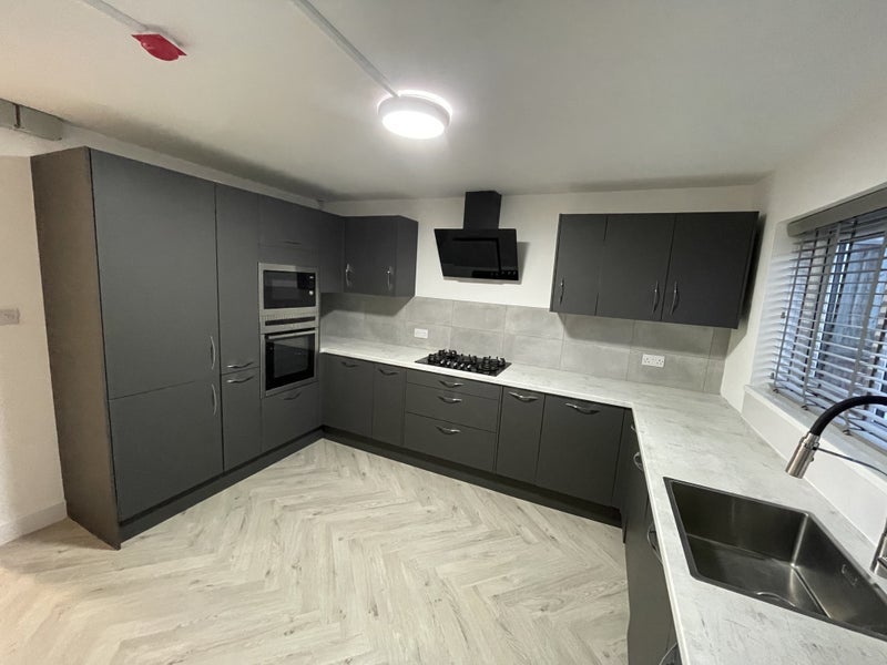 Room Kingfisher Drive in Metropolitan Borough of Solihull