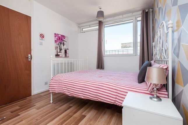 Room Cable Street in Greater London