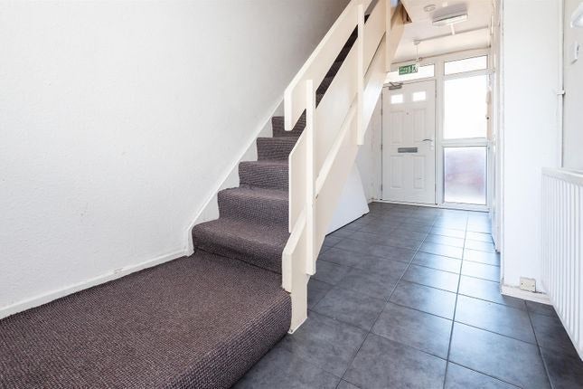Room Cable Street in Greater London