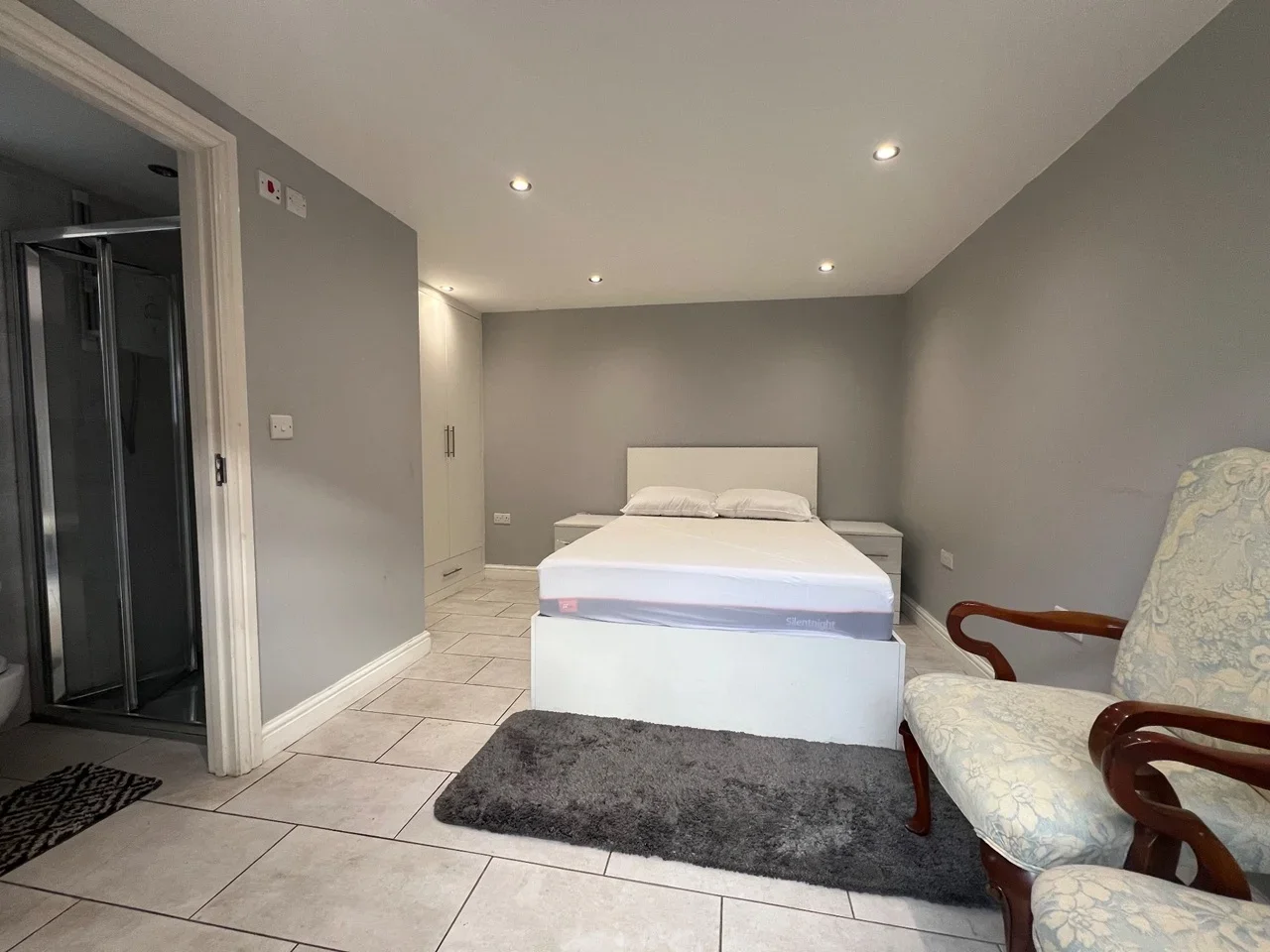 Room Humber Way in Slough