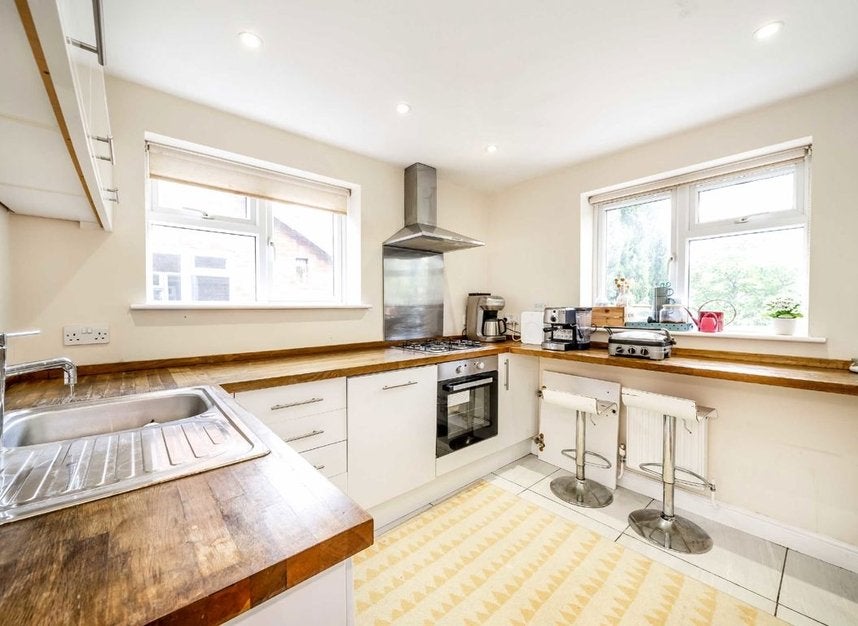 Flat Devon Court in Greater London