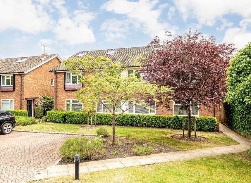 Flat Devon Court in Greater London