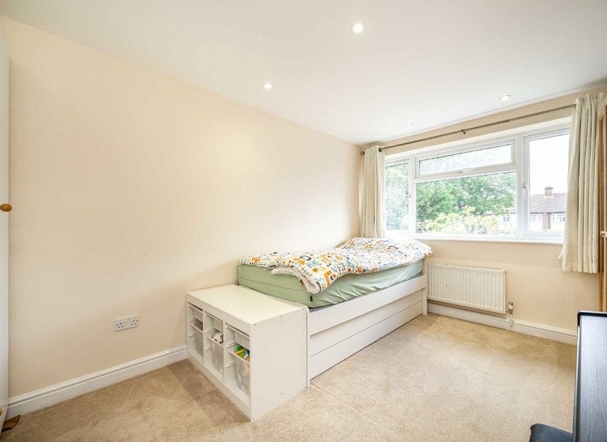Flat Devon Court in Greater London