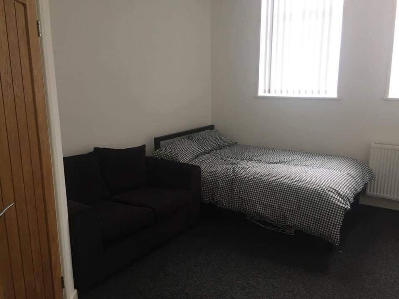 Room Lower Dolcliffe Road in Doncaster