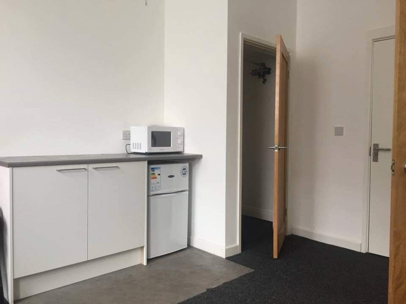 Room Lower Dolcliffe Road in Doncaster
